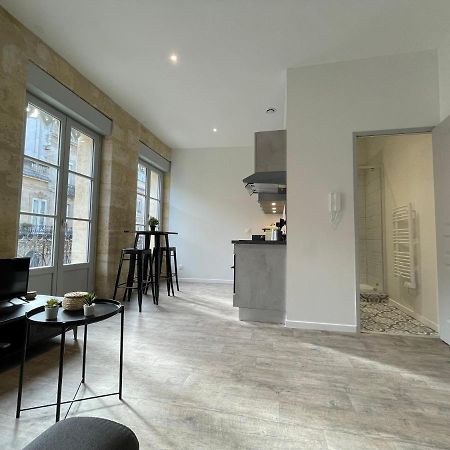 Superbes studios de charme, lumineux et climatisés en plein centre Bordeaux Extérieur photo