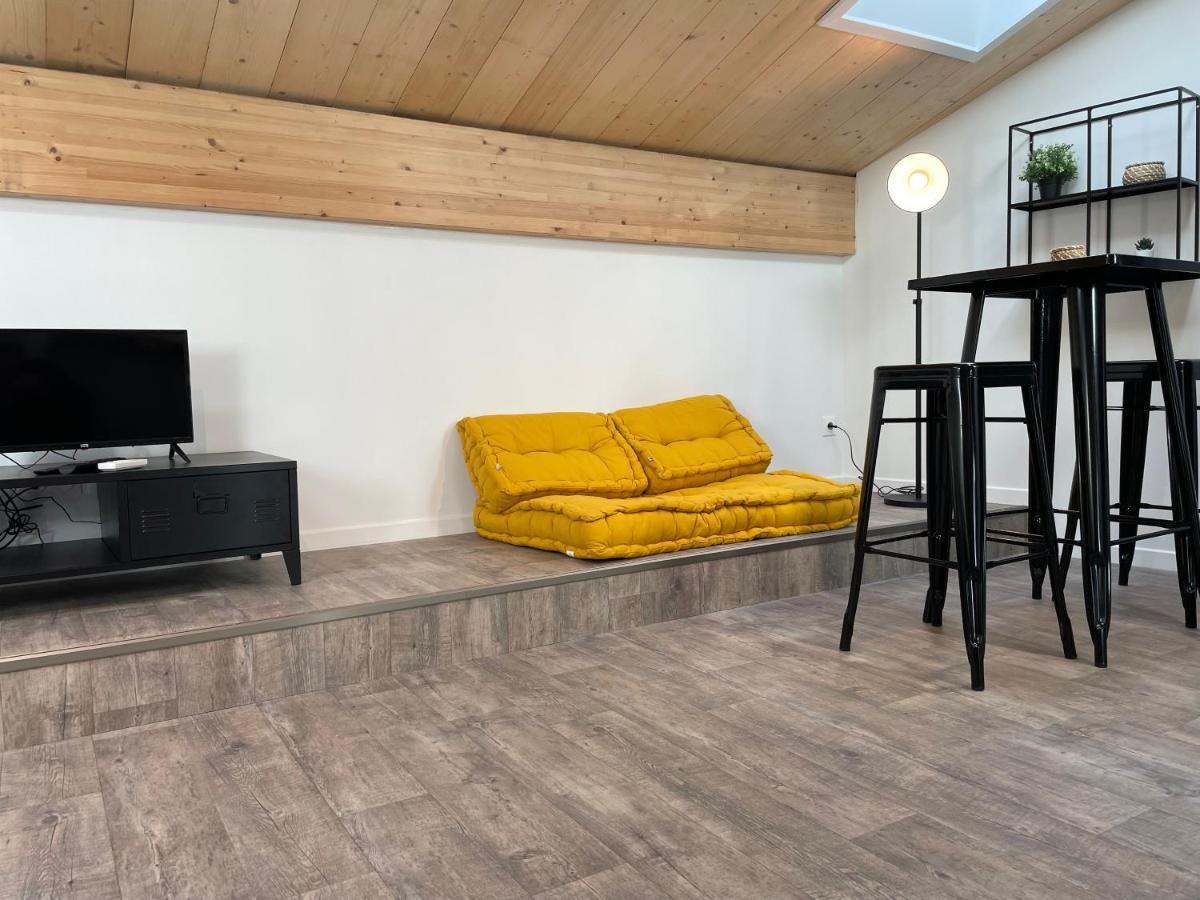 Superbes studios de charme, lumineux et climatisés en plein centre Bordeaux Extérieur photo