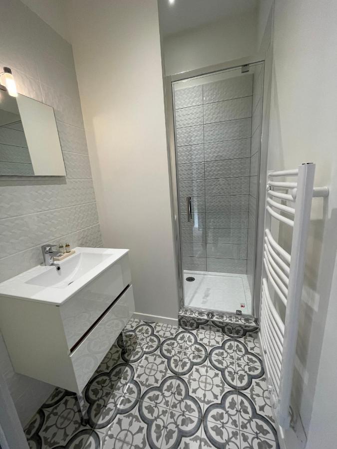 Superbes studios de charme, lumineux et climatisés en plein centre Bordeaux Extérieur photo