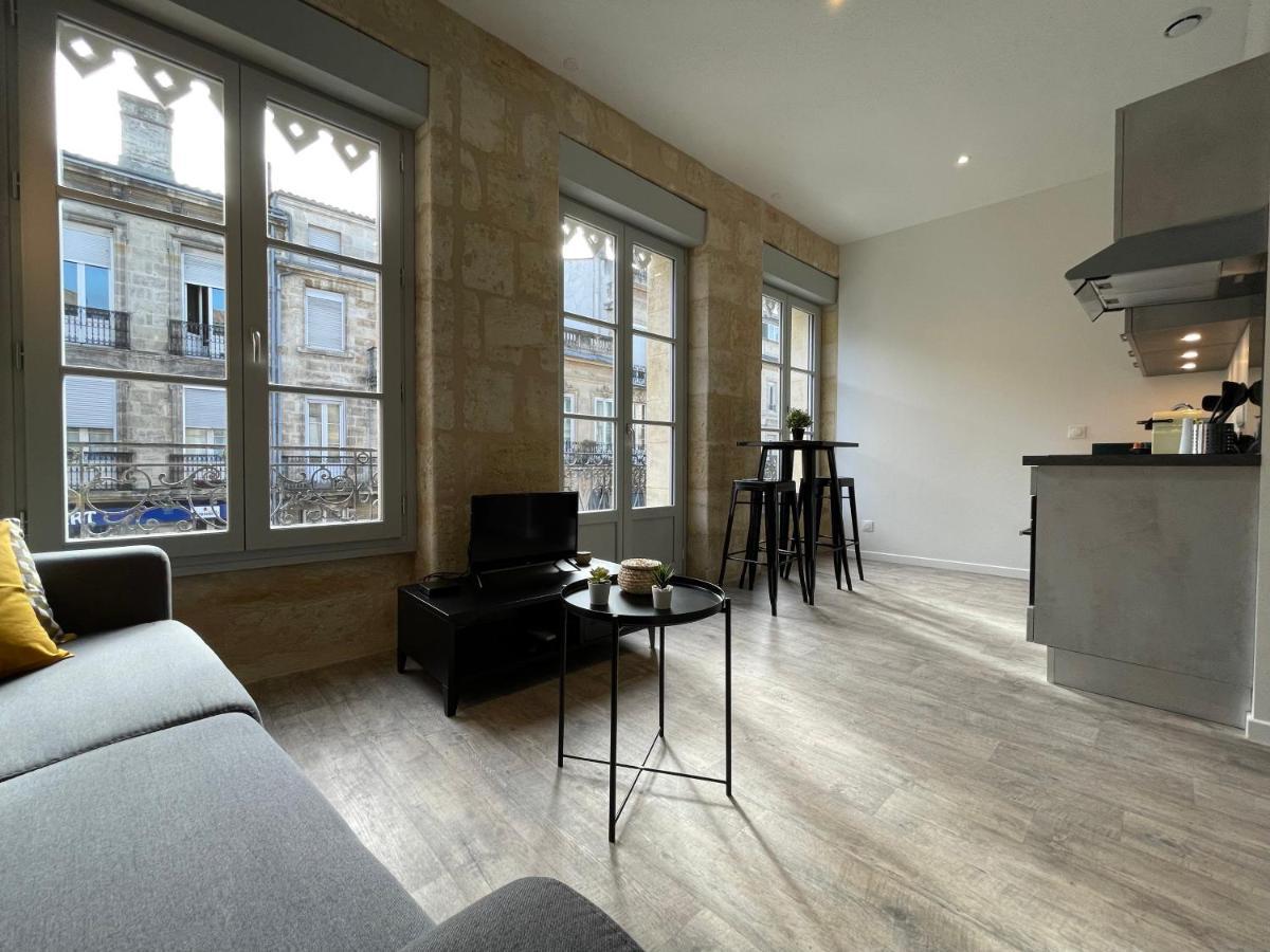 Superbes studios de charme, lumineux et climatisés en plein centre Bordeaux Extérieur photo