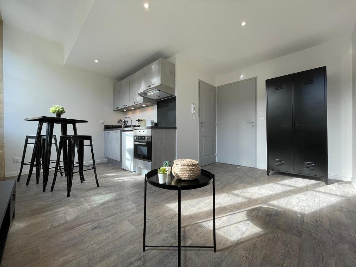 Superbes studios de charme, lumineux et climatisés en plein centre Bordeaux Extérieur photo