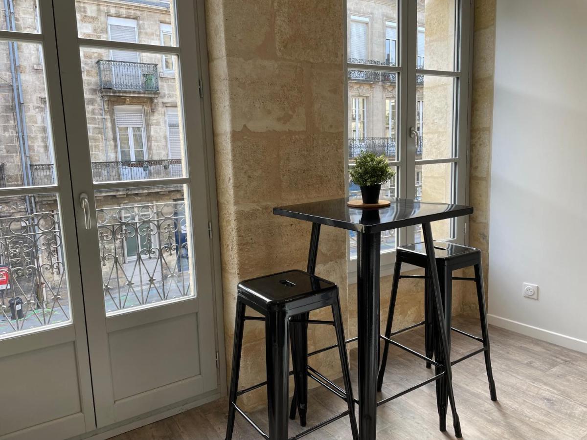 Superbes studios de charme, lumineux et climatisés en plein centre Bordeaux Extérieur photo
