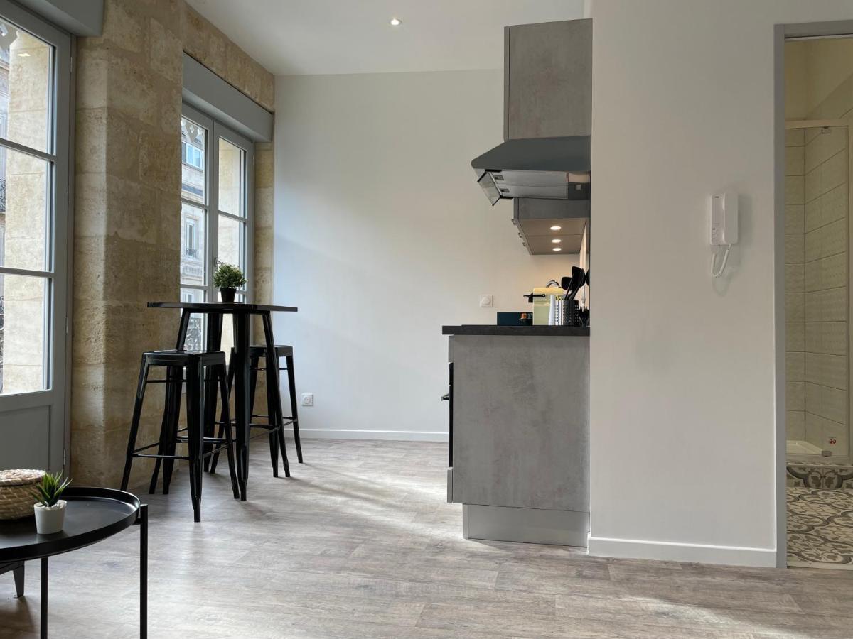 Superbes studios de charme, lumineux et climatisés en plein centre Bordeaux Extérieur photo