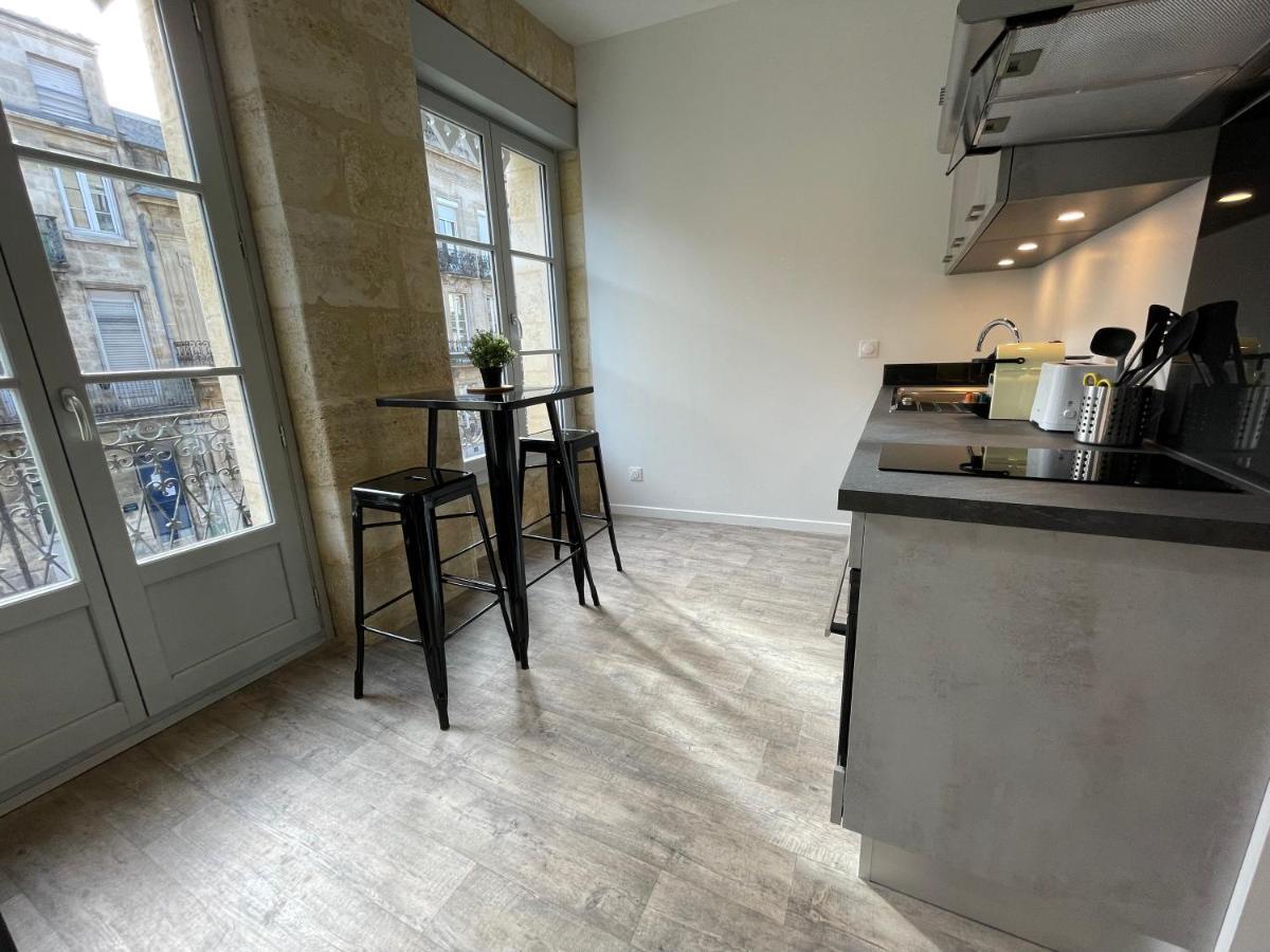 Superbes studios de charme, lumineux et climatisés en plein centre Bordeaux Extérieur photo